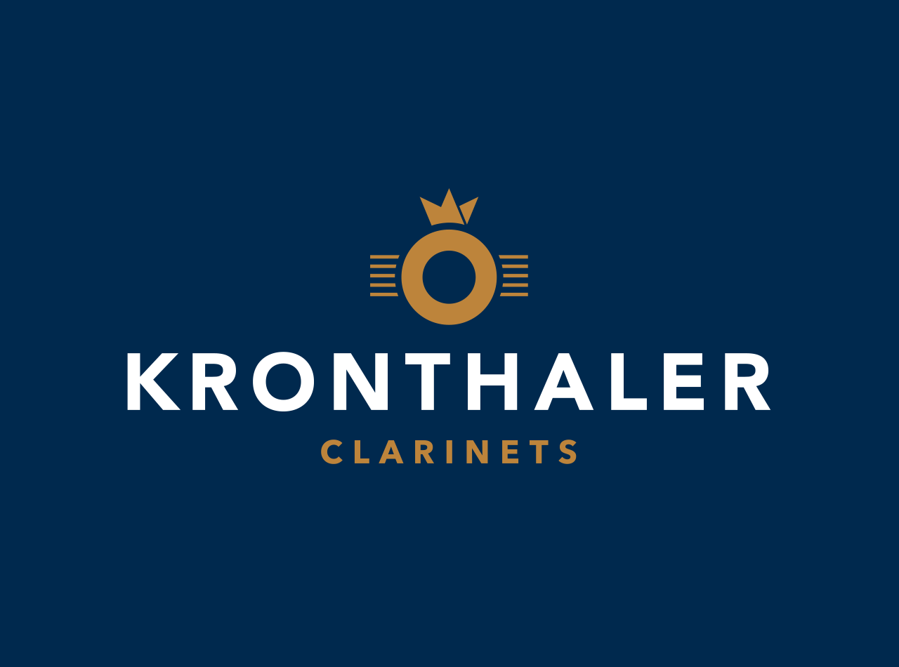 Logo Design auf blauem Hintergrund für Kronthaler Clarinets